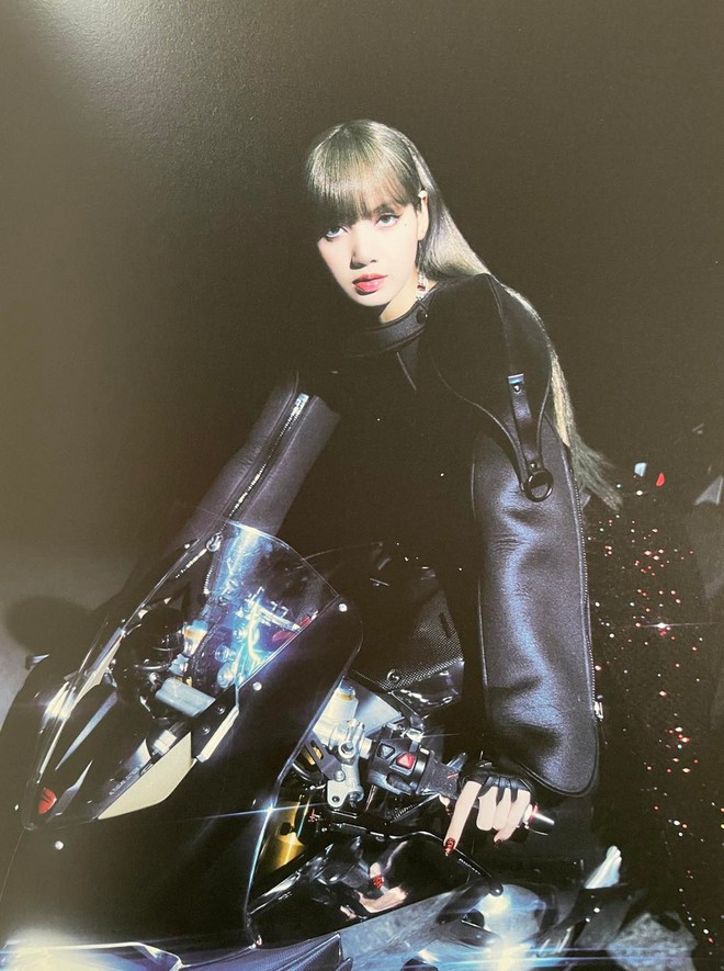 "Eyewash"  with Lisa's photobook: Truly the most beautiful face in the world is different!  - Photo 6.