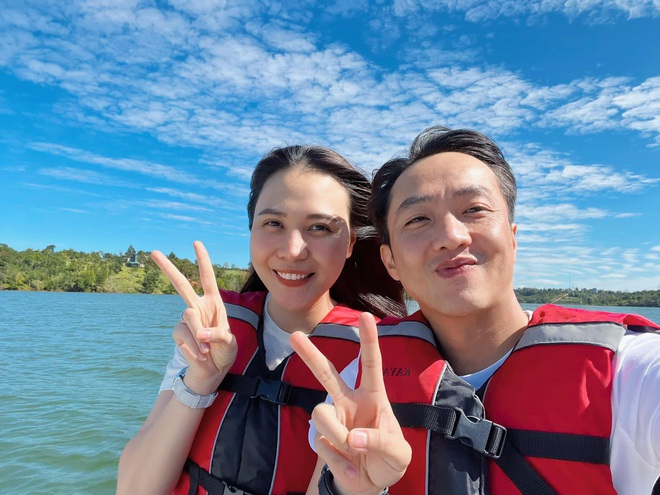 Phu nh&acirc;n h&agrave;o m&ocirc;n Đ&agrave;m Thu Trang phủ đồ hiệu từ đầu đến ch&acirc;n, chồng đại gia v&agrave;o n&oacute;i 1 c&acirc;u nghe m&aacute;t l&ograve;ng! - Ảnh 9.