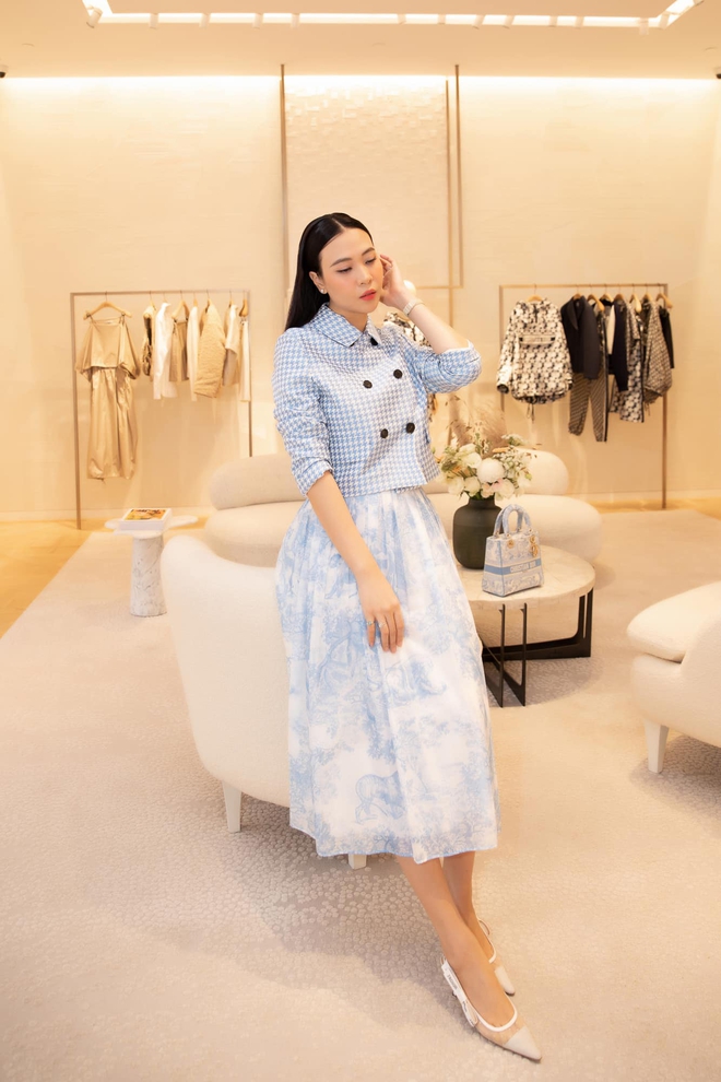 Phu nh&acirc;n h&agrave;o m&ocirc;n Đ&agrave;m Thu Trang phủ đồ hiệu từ đầu đến ch&acirc;n, chồng đại gia v&agrave;o n&oacute;i 1 c&acirc;u nghe m&aacute;t l&ograve;ng! - Ảnh 5.