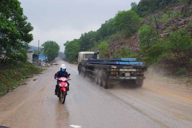 Tai nạn 4 người một nhà tử vong cận Tết: Hai con lớn gục ngã bên di ảnh bố mẹ và 2 em - Ảnh 3.