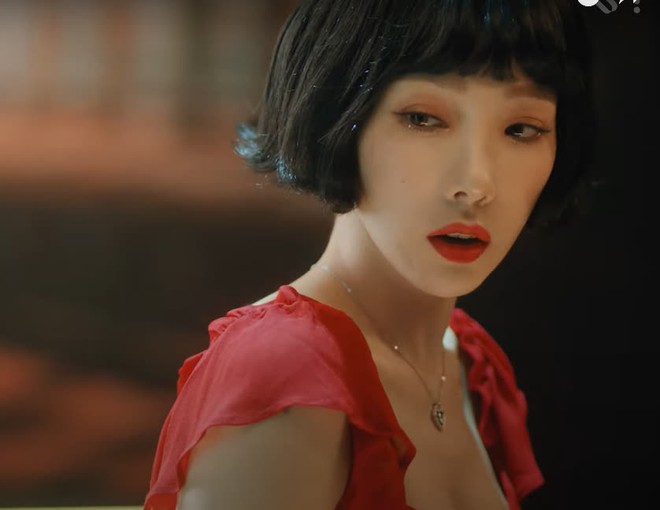 Taeyeon (SNSD) phát điên, khóc cạn nước mắt vì người yêu trong MV, diễn xuất quá nghệ nhưng fan không thích điều này! - Ảnh 6. Taeyeon (SNSD) phát điên, khóc cạn nước mắt vì người yêu trong MV, diễn xuất quá nghệ nhưng fan không thích điều này! - Ảnh 6.