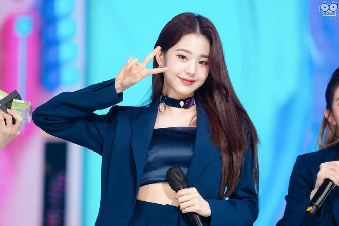 Hành động đẹp của Wonyoung (IVE) trong quá khứ bất ngờ hot trở lại, netizen mỉa mai tính tẩy trắng hay gì? - Ảnh 1.