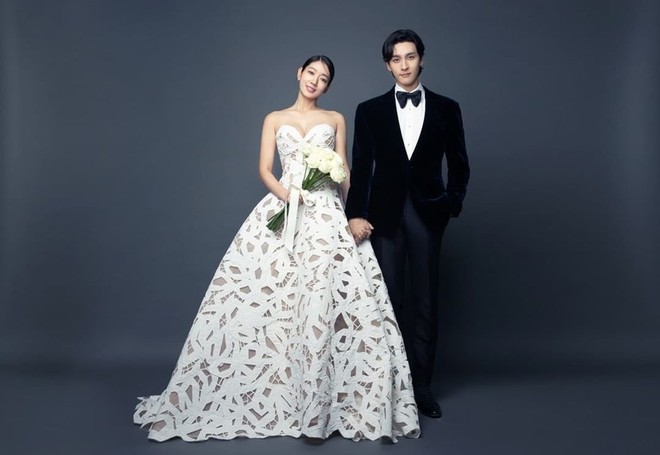 HOT: Công bố ảnh cưới của Park Shin Hye và chồng kém tuổi trước ...