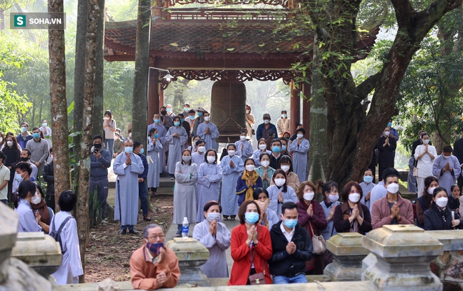Hàng nghìn phật tử dự lễ tang trong im lặng của Thiền sư Thích Nhất Hạnh - Ảnh 2.