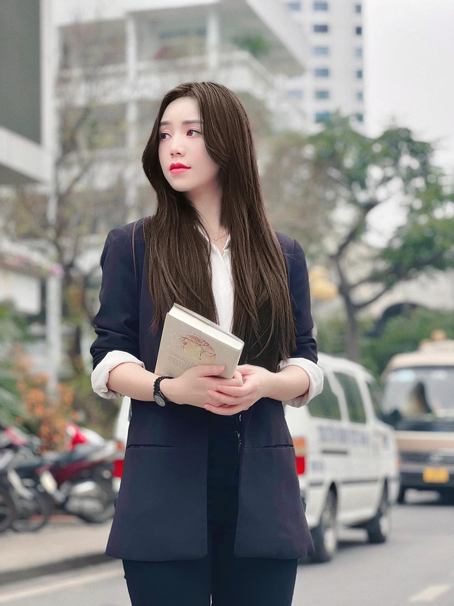 Sau Huyền Lizzie, có thêm một mỹ nữ công sở diện đồ đẹp nức nở, cực thời trang nhưng không hề bị zừ - Ảnh 5.