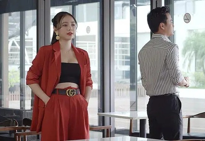 Sau Huyền Lizzie, có thêm một mỹ nữ công sở diện đồ đẹp nức nở, cực thời trang nhưng không hề bị zừ - Ảnh 12.