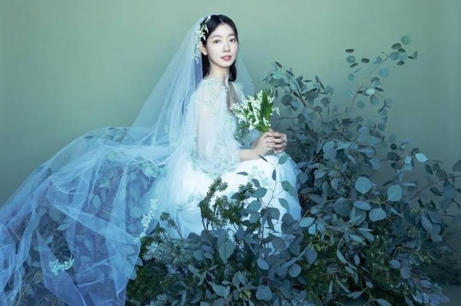 Park Shin Hye khóc, hôn chồng trong lễ cưới - VnExpress Giải trí