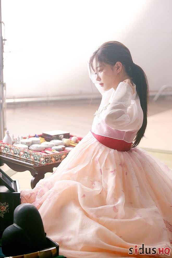 Năm mới cùng ngắm những nữ thần Hanbok xứ Hàn: Suzy - Kim Yoo Jung quá đẹp nhưng không thể vượt qua tường thành Lee Young Ae - Ảnh 22.