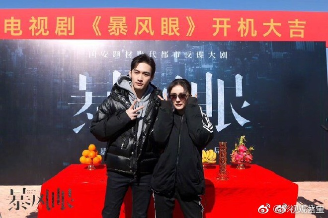 So k&egrave; loạt mỹ nh&acirc;n rực rỡ nhất ng&agrave;y khai m&aacute;y phim: C&uacute;c Tịnh Y - Triệu Lệ Dĩnh đụng style c&acirc;y mai ng&agrave;y Tết, ai đẹp hơn? - Ảnh 19.