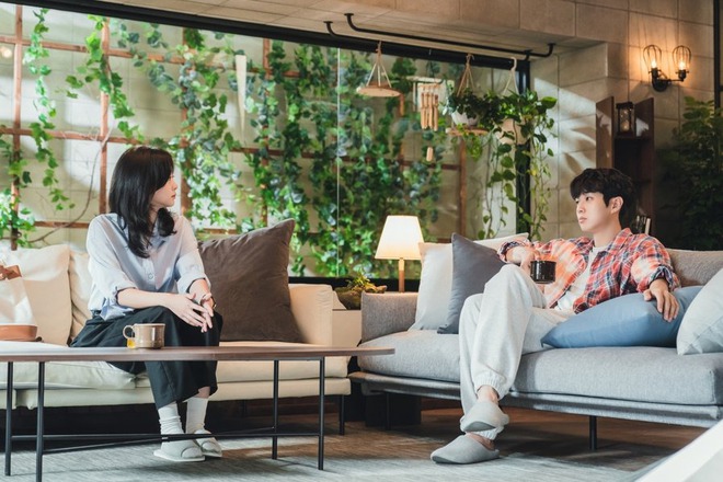 Choi Woong (Our Beloved Summer) luôn nói mình thảm hại, nhưng cuộc sống ngày nằm dưới nắng, đêm nằm dưới đèn đó lại khiến bao người ước mơ - Ảnh 7. Choi Woong (Our Beloved Summer) luôn nói mình thảm hại, nhưng cuộc sống ngày nằm dưới nắng, đêm nằm dưới đèn đó lại khiến bao người ước mơ - Ảnh 7.