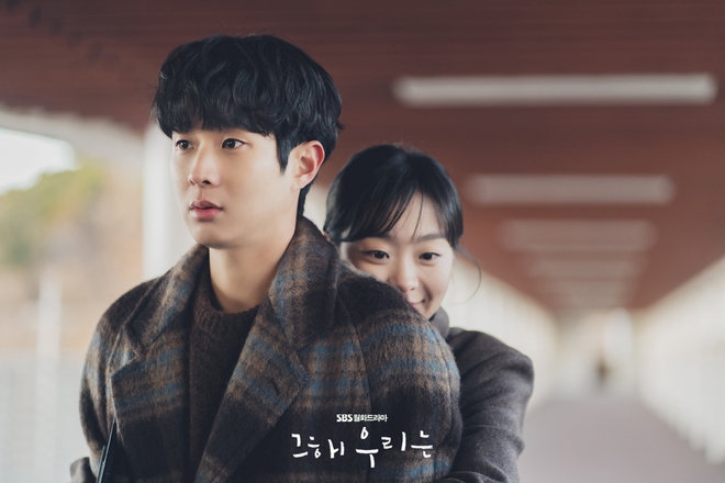 Choi Woong (Our Beloved Summer) luôn nói mình thảm hại, nhưng cuộc sống ngày nằm dưới nắng, đêm nằm dưới đèn đó lại khiến bao người ước mơ - Ảnh 6. Choi Woong (Our Beloved Summer) luôn nói mình thảm hại, nhưng cuộc sống ngày nằm dưới nắng, đêm nằm dưới đèn đó lại khiến bao người ước mơ - Ảnh 6.