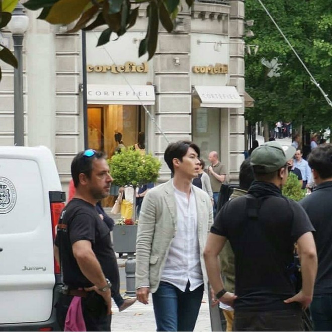 Ảnh đời thường b&oacute;c trần visual d&agrave;n nam thần xứ H&agrave;n: Hyun Bin - Lee Dong Wook qu&aacute; thần th&aacute;nh, Song Joong Ki lại thất thường đến lạ - Ảnh 5.