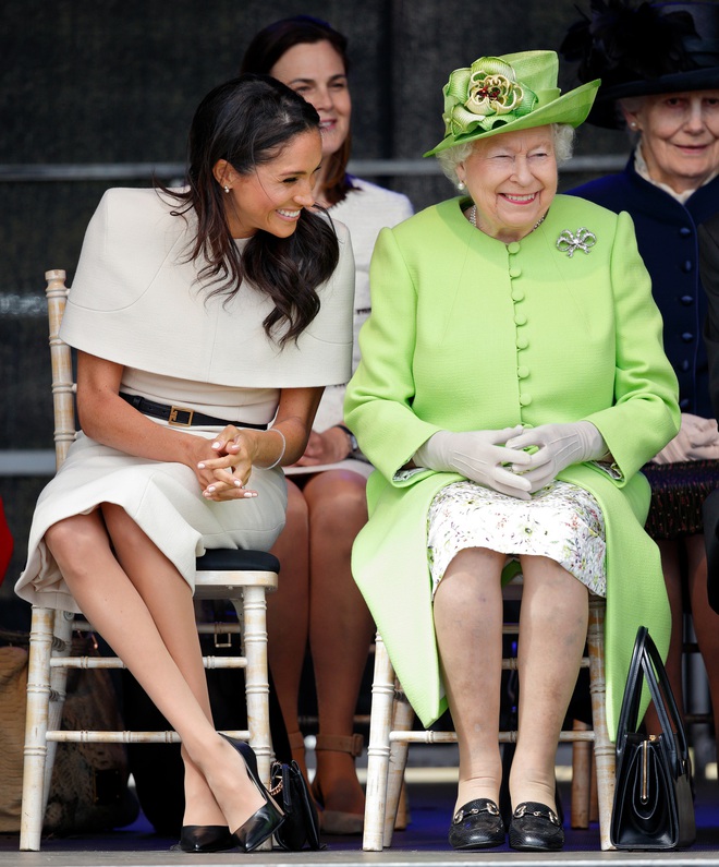 Meghan Markle có đến 9 lần phá vỡ quy tắc hoàng gia, Kate Middleton chạy dài mới theo kịp rồi - Ảnh 2. Meghan Markle có đến 9 lần phá vỡ quy tắc hoàng gia, Kate Middleton chạy dài mới theo kịp rồi - Ảnh 2.