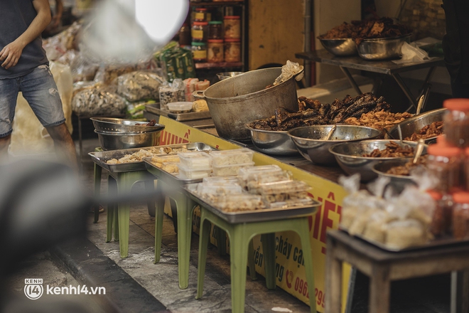 Những nơi tấp nập nhất Hà Nội ngay lúc này: Không khí Tết là đây chứ đâu! - Ảnh 1. Những nơi tấp nập nhất Hà Nội ngay lúc này: Không khí Tết là đây chứ đâu! - Ảnh 1.