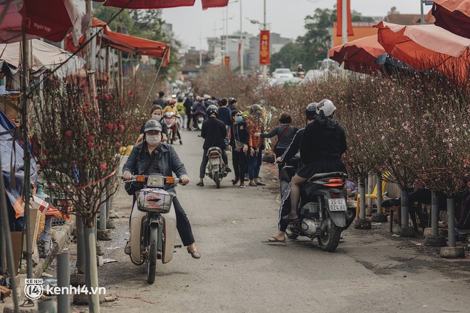 Những nơi tấp nập nhất Hà Nội ngay lúc này: Không khí Tết là đây chứ đâu! - Ảnh 16. Những nơi tấp nập nhất Hà Nội ngay lúc này: Không khí Tết là đây chứ đâu! - Ảnh 16.