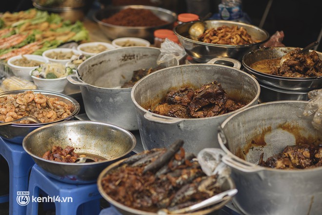 Những nơi tấp nập nhất Hà Nội ngay lúc này: Không khí Tết là đây chứ đâu! - Ảnh 7. Những nơi tấp nập nhất Hà Nội ngay lúc này: Không khí Tết là đây chứ đâu! - Ảnh 7.