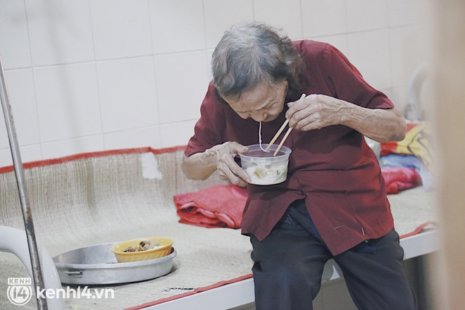 Nhói lòng tâm sự của các cụ già ở viện dưỡng lão ngày Tết: "Tui tự xin vô đây vì sợ con cháu lo cho mình phải khổ…" - Ảnh 2.