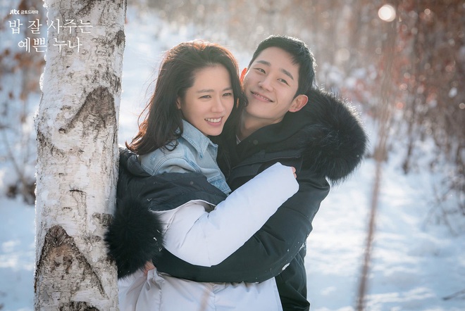 Lăn giường bạo liệt với trai trẻ n&agrave;y nhưng Son Ye Jin lại chạy lẹ khi được t&aacute;i hợp, mỹ nh&acirc;n thế vai xịn kh&ocirc;ng k&eacute;m phần - Ảnh 1.