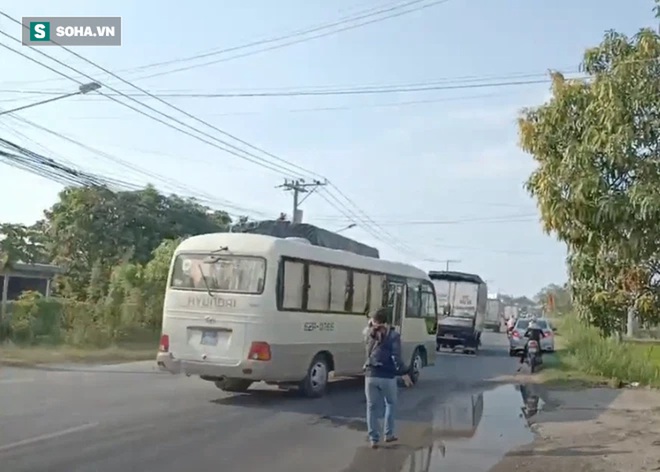 NÓNG: Công an làm việc với Tịnh thất Bồng Lai, nhiều chốt chặn lập từ vòng ngoài - Ảnh 3.