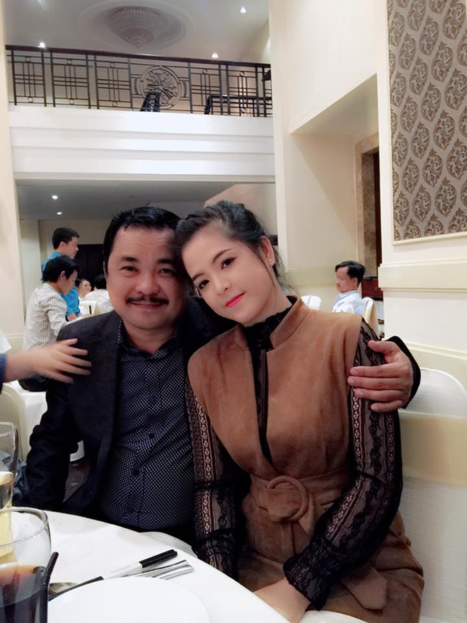 Lấy vợ k&eacute;m 24 tuổi, đạo diễn Tiếng S&eacute;t Trong Mưa&rdquo;: C&ocirc; ấy con n&iacute;t qu&aacute;, t&ocirc;i giống như cha - Ảnh 7.