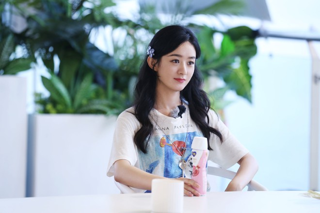 Được hỏi c&oacute; muốn quay lại với Ph&ugrave;ng Thiệu Phong kh&ocirc;ng, Triệu Lệ Dĩnh đ&aacute;p trả 1 c&acirc;u khiến chồng cũ hối hận - Ảnh 3.