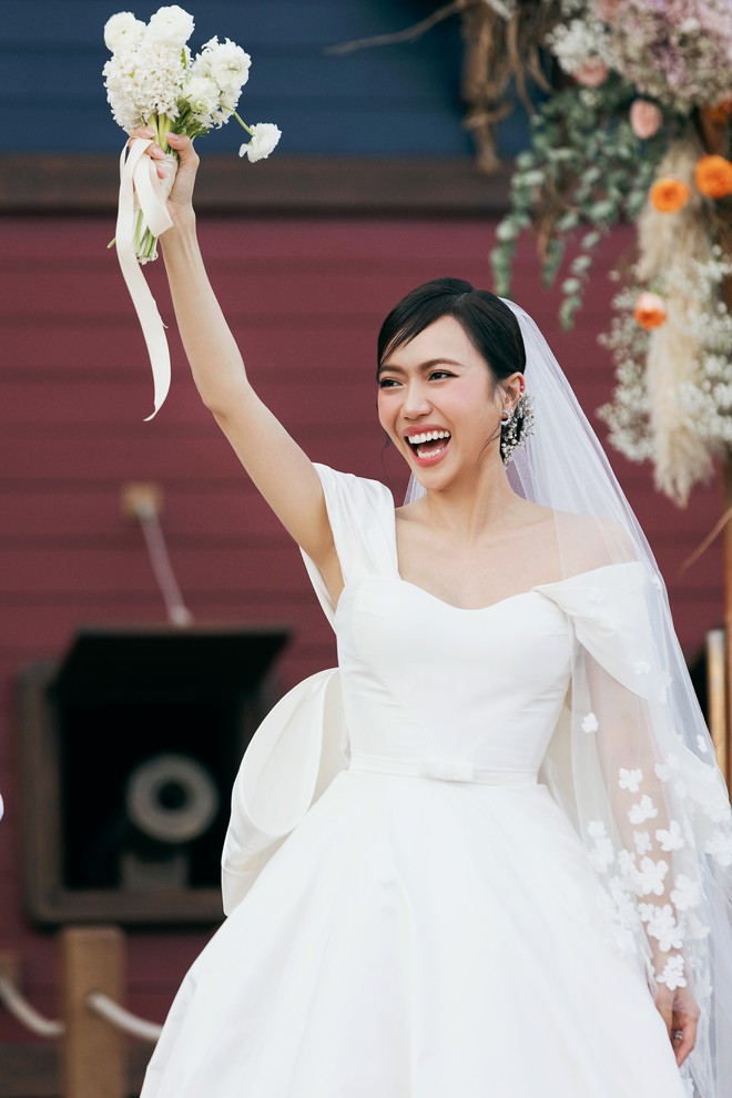 Diệu Nhi x&uacute;c động n&oacute;i với Anh T&uacute; trong đ&aacute;m cưới: Em đ&atilde; lấy đ&uacute;ng người - Ảnh 5.