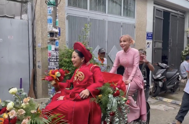 MC Li&ecirc;u H&agrave; Trinh dịu d&agrave;ng trong lễ gia ti&ecirc;n, Khả Như v&agrave; hội bạn th&acirc;n l&agrave;m phụ d&acirc;u - Ảnh 10.