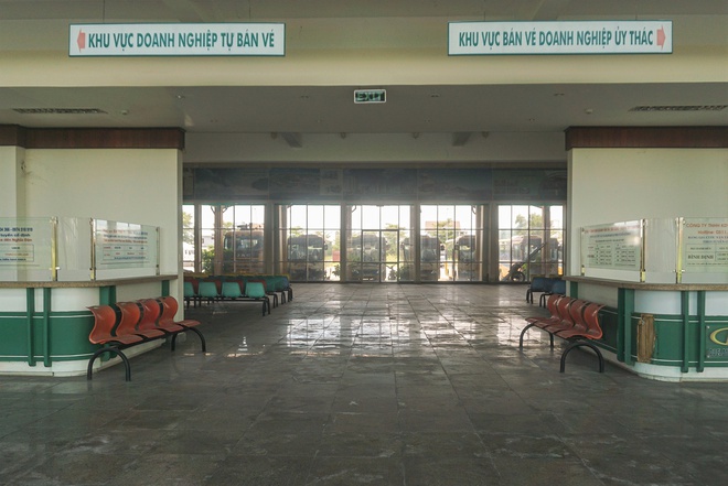 Khung cảnh b&ecirc;n trong bến xe bỏ hoang 10 năm ở Đ&agrave; Nẵng, vừa bị ng&acirc;n h&agrave;ng rao b&aacute;n để siết nợ - Ảnh 7.