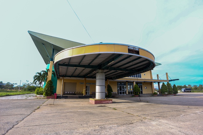 Khung cảnh b&ecirc;n trong bến xe bỏ hoang 10 năm ở Đ&agrave; Nẵng, vừa bị ng&acirc;n h&agrave;ng rao b&aacute;n để siết nợ - Ảnh 6.