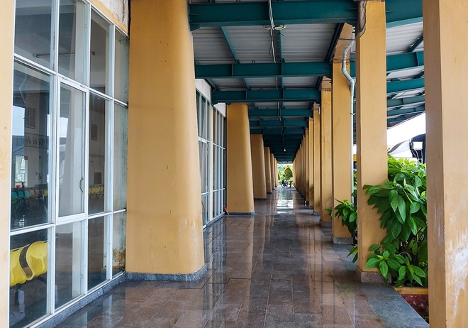 Khung cảnh b&ecirc;n trong bến xe bỏ hoang 10 năm ở Đ&agrave; Nẵng, vừa bị ng&acirc;n h&agrave;ng rao b&aacute;n để siết nợ - Ảnh 20.
