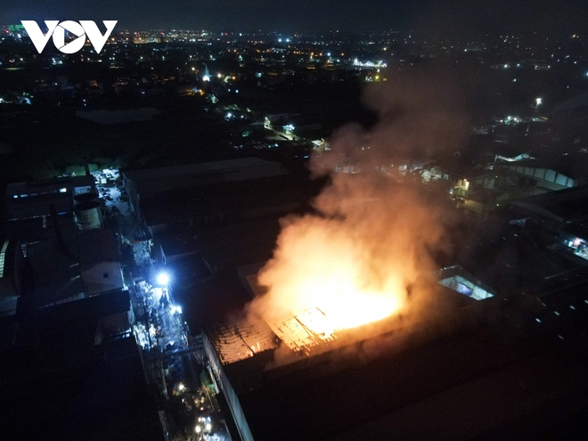Cháy lớn tại công ty giấy ở Phong Khê, Bắc Ninh - Ảnh 9.