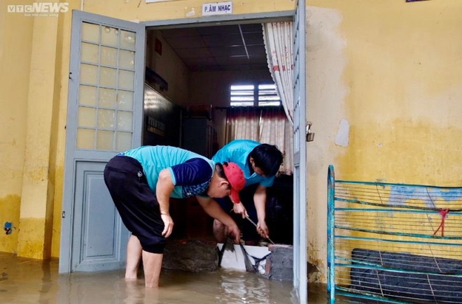 Ảnh: Triều cường cao nhất trong năm, nhiều tuyến đường ở Cần Thơ ngập sâu - Ảnh 12.