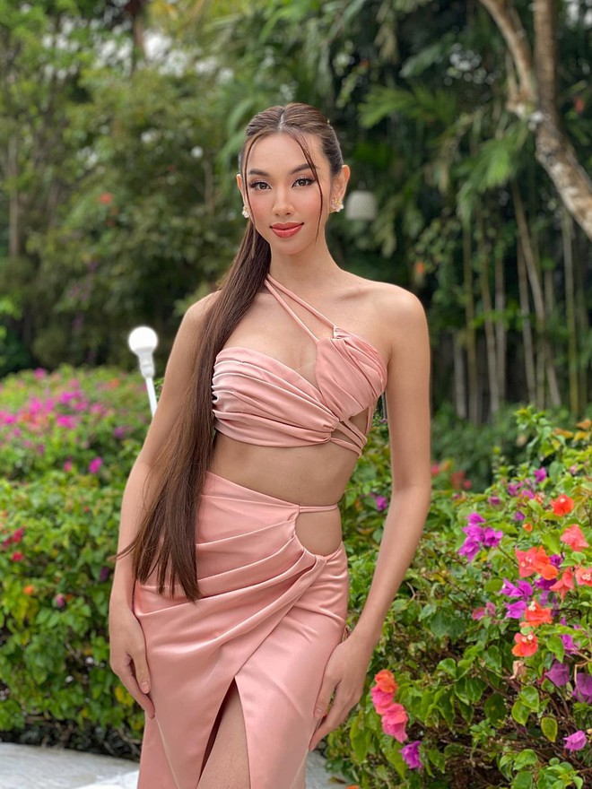Hoa hậu Thùy Tiên mặc táo bạo tại Indonesia - Ảnh 8.