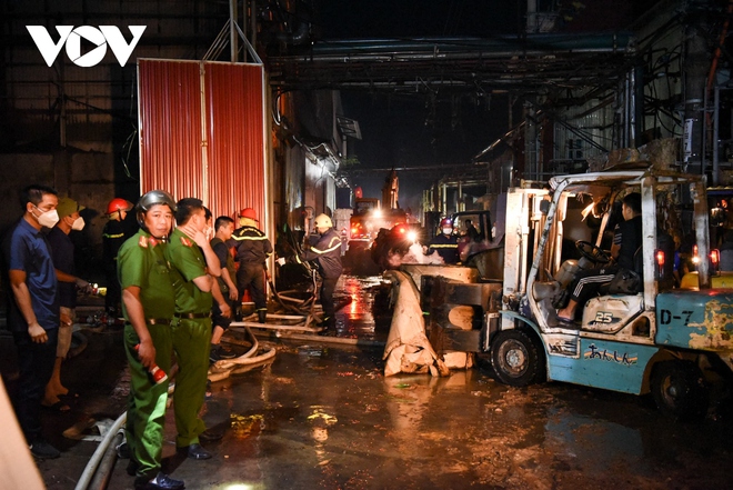 Cháy lớn tại công ty giấy ở Phong Khê, Bắc Ninh - Ảnh 7.