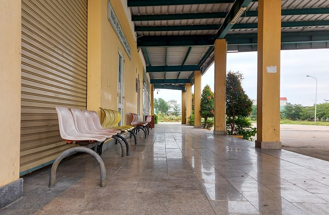 Khung cảnh b&ecirc;n trong bến xe bỏ hoang 10 năm ở Đ&agrave; Nẵng, vừa bị ng&acirc;n h&agrave;ng rao b&aacute;n để siết nợ - Ảnh 16.