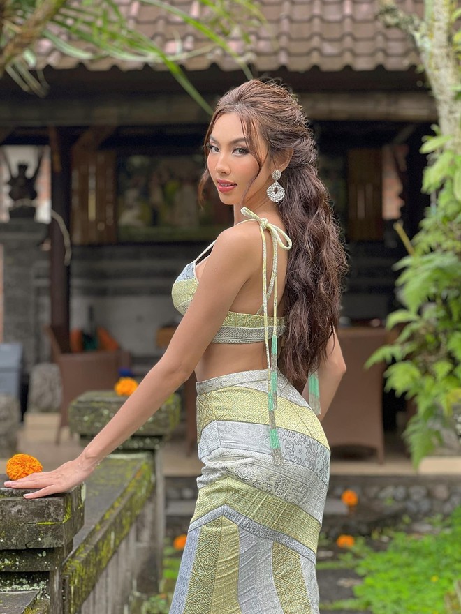 Hoa hậu Thùy Tiên mặc táo bạo tại Indonesia - Ảnh 3.