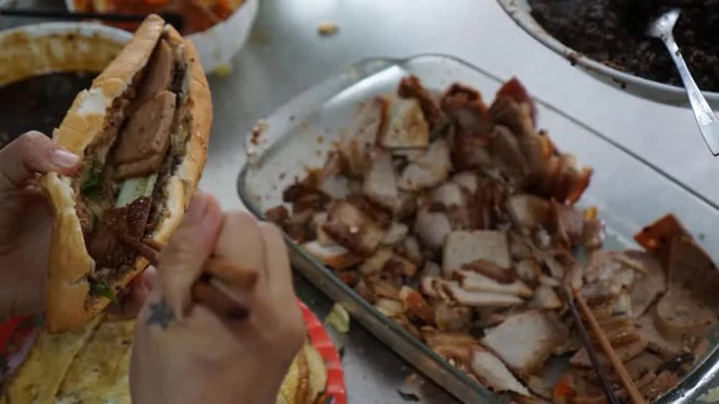 CNN săn l&ugrave;ng chiếc b&aacute;nh m&igrave; ngon nhất Việt Nam: Người Việt đ&atilde; từng ăn thử chưa? - Ảnh 3.