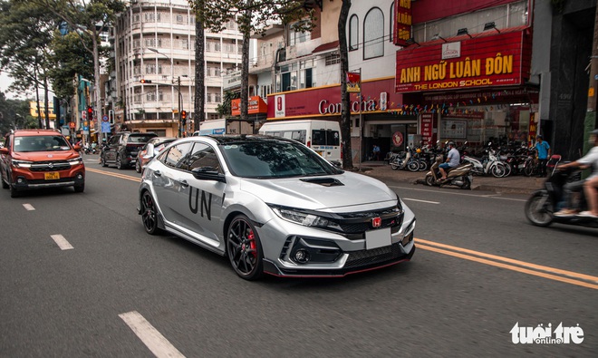 Honda Civic Type R độc nhất Việt Nam của ông Đặng Lê Nguyên Vũ, giá khoảng 4 tỉ đồng - Ảnh 1.