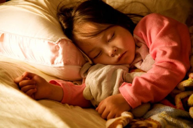 N&ecirc;n cho trẻ ngủ một m&igrave;nh từ khi n&agrave;o v&agrave; c&aacute;ch luyện cho con ngủ ri&ecirc;ng - Ảnh 1.
