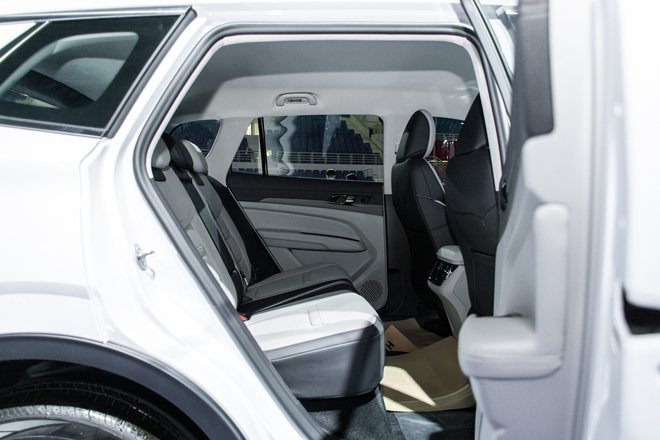 Rẻ hơn 113 triệu, Ford Territory ti&ecirc;u chuẩn long lanh như bản cao cấp, đổi bằng nhiều t&iacute;nh năng thủ c&ocirc;ng - Ảnh 15.