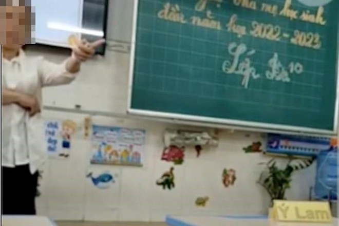 Clip phụ huynh kh&oacute; khăn đừng theo lớp n&agrave;y g&acirc;y x&ocirc;n xao: Ph&ograve;ng GD&ĐT b&aacute;o c&aacute;o g&igrave;? - Ảnh 1.