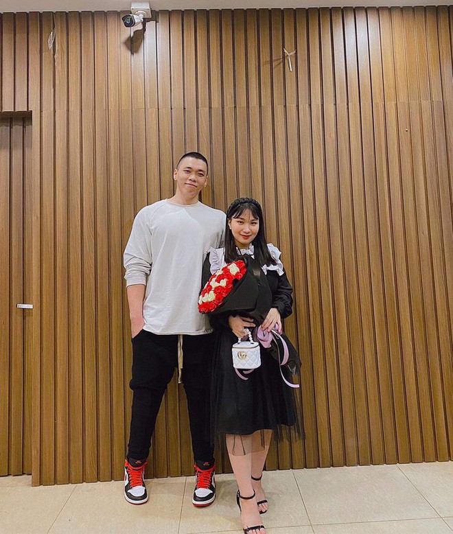 Ch&agrave;ng trai khuyết tật y&ecirc;u c&ocirc; g&aacute;i H&agrave; Nội, chỉ d&ugrave;ng một chi&ecirc;u m&agrave; khiến bố mẹ vợ xi&ecirc;u l&ograve;ng - Ảnh 3.