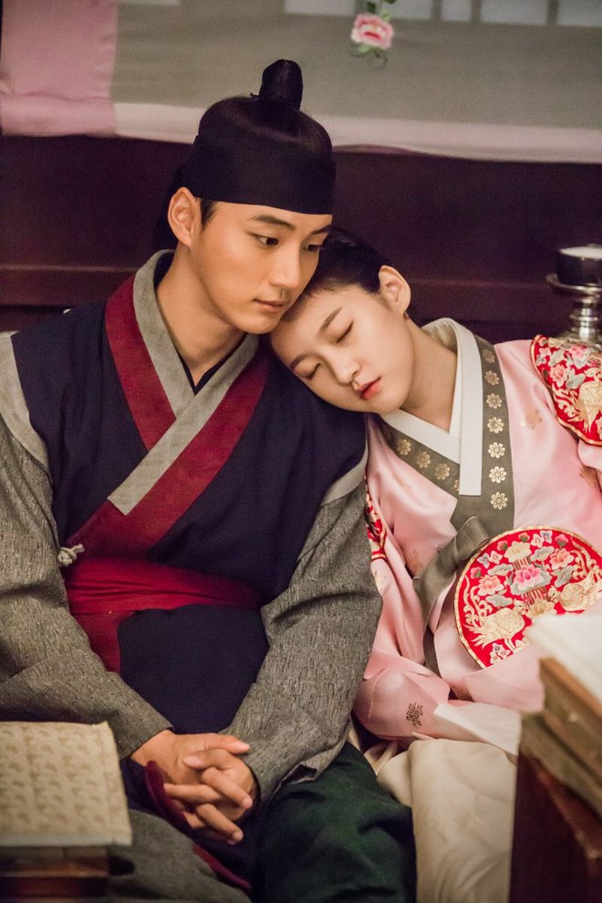 4 cặp đôi phim Hàn chẳng cần hôn vẫn khiến khán giả mê mẩn: Số 1 gọi tên Lee Jong Suk - Yoona - Ảnh 3.
