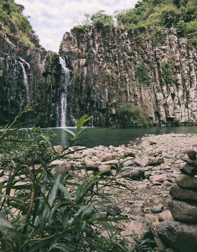 Mê mẩn vẻ đẹp ngoạn mục của thác Vực Hòm - địa điểm du lịch mới nổi tại Phú Yên - Ảnh 1.