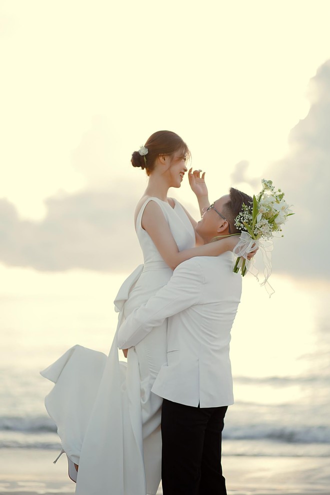 Yêu xa 4 năm mới gặp mặt 2 lần, cô gái quyết định cưới rồi cùng chồng sang Lào - Ảnh 2.