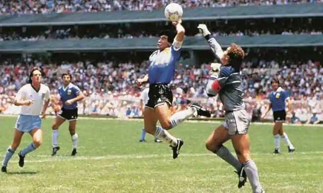 Quả bóng Bàn tay của Chúa của Maradona sẽ được bán với giá 68 tỷ đồng - Ảnh 1.