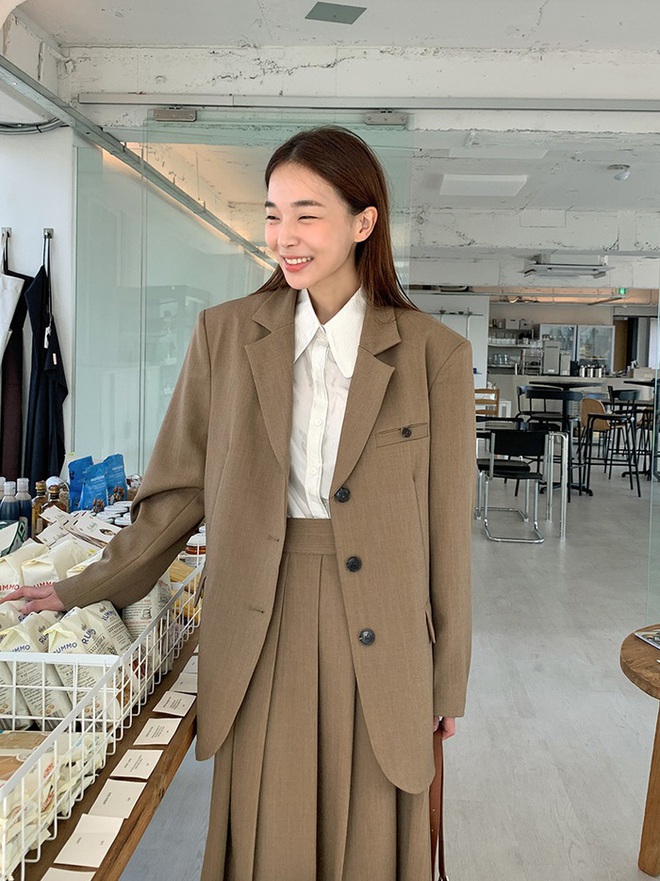 11 c&aacute;ch mặc &aacute;o blazer với sơ mi gi&uacute;p nh&acirc;n đ&ocirc;i vẻ thanh lịch - Ảnh 11.