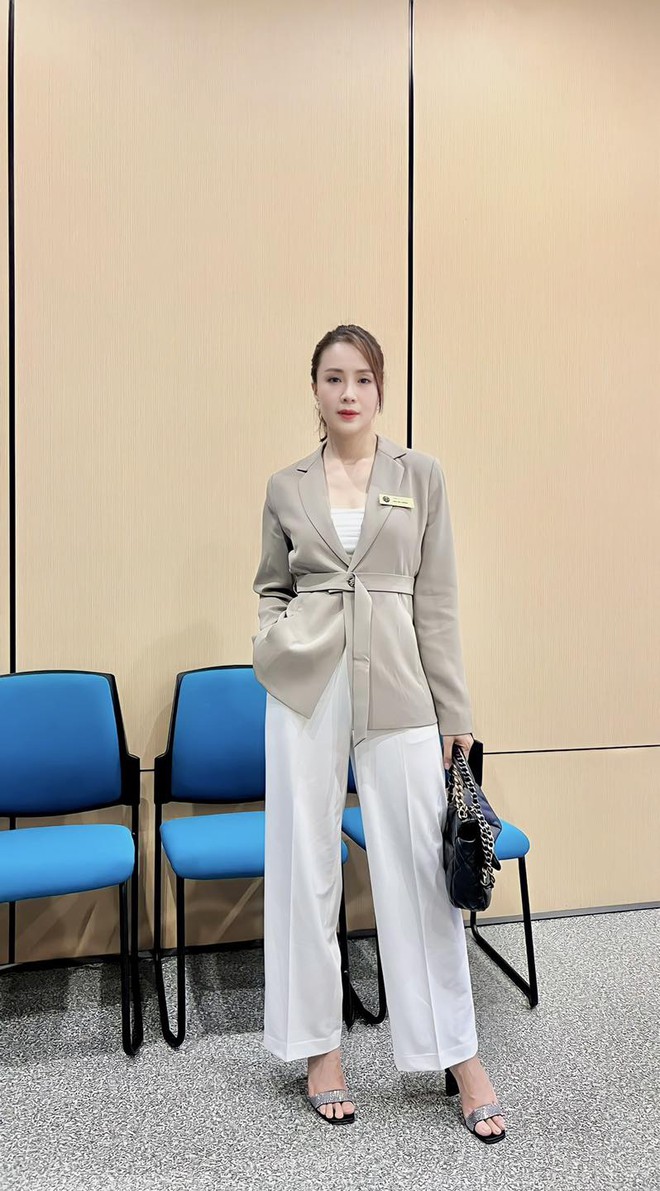 Học sao Việt 10 c&aacute;ch diện đồ layer trẻ trung, ngọt ng&agrave;o cho m&ugrave;a thu - Ảnh 10.