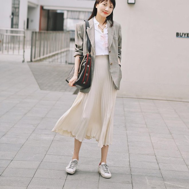 11 c&aacute;ch mặc &aacute;o blazer với sơ mi gi&uacute;p nh&acirc;n đ&ocirc;i vẻ thanh lịch - Ảnh 2.