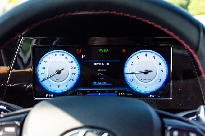 Đ&aacute;nh gi&aacute; Hyundai Elantra N Line: Xe thể thao gi&aacute; 799 triệu, mạnh v&agrave; cảm x&uacute;c hơn Civic RS, c&ograve;n điểm yếu c&ocirc;ng nghệ - Ảnh 20.